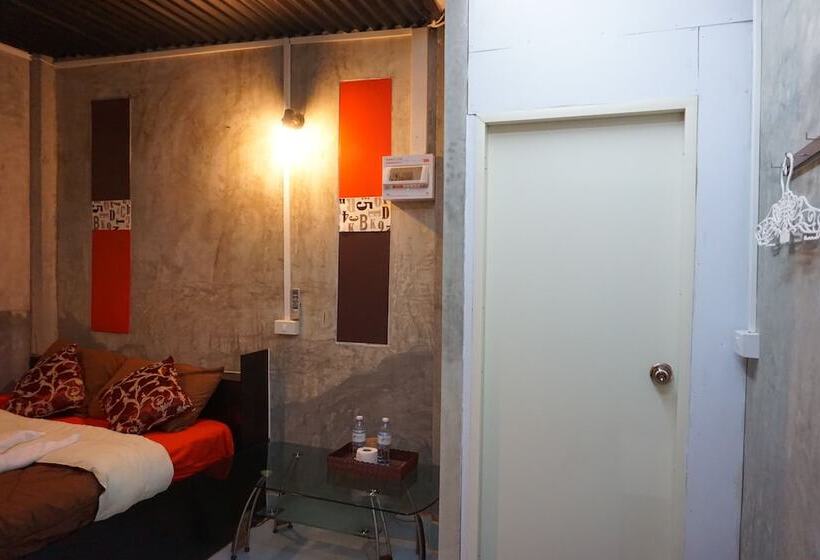 هتل Chiangkhan Modern Home