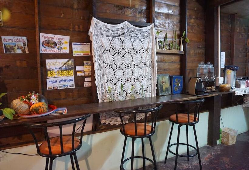 ホテル Chiangkhan Modern Home