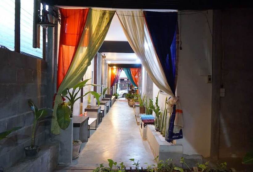 هتل Chiangkhan Modern Home
