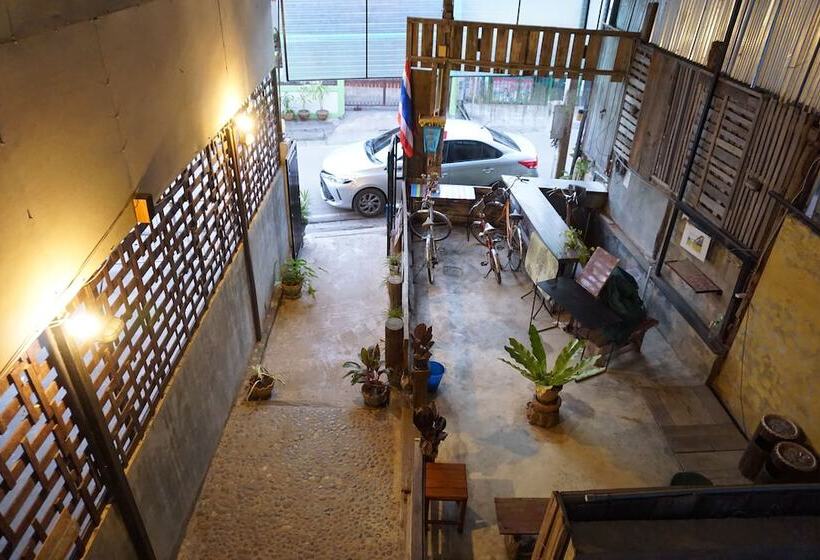 ホテル Chiangkhan Modern Home