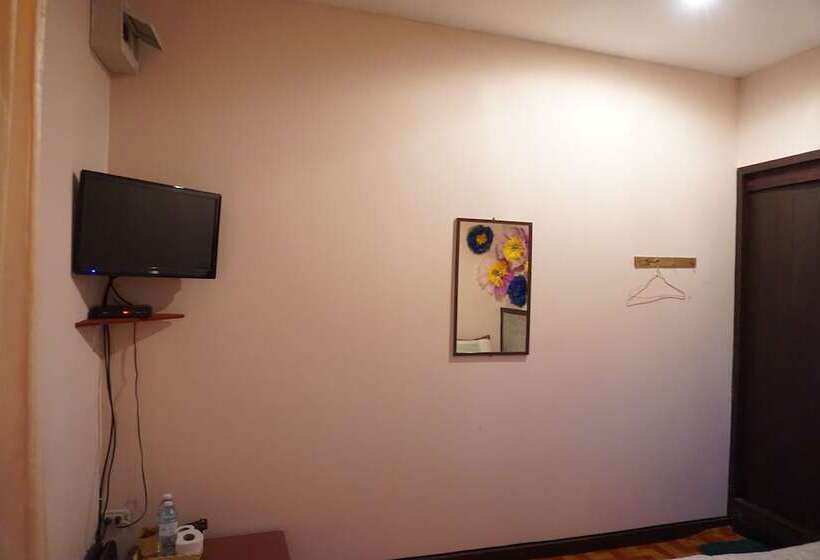 ホテル Chiangkhan Modern Home