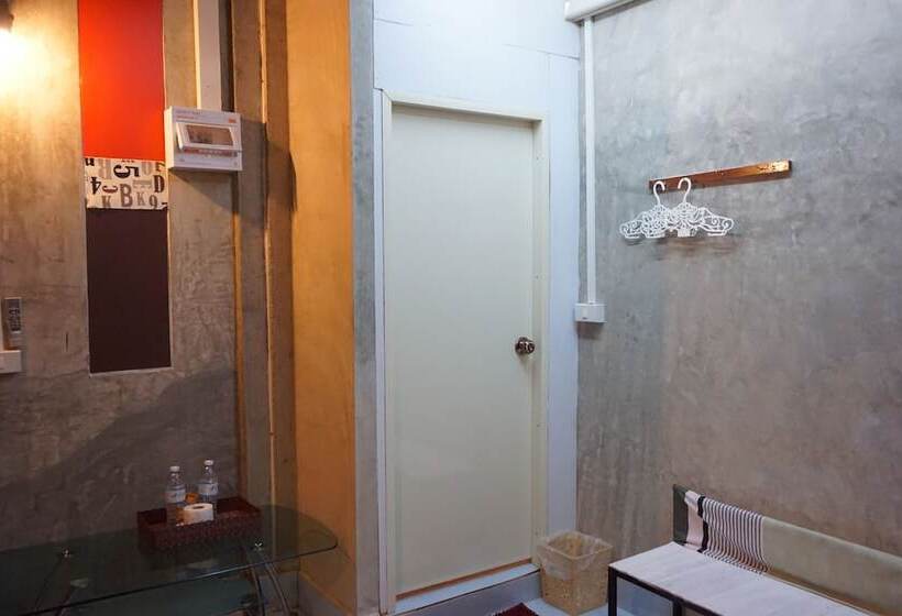 ホテル Chiangkhan Modern Home