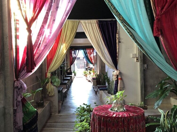 ホテル Chiangkhan Modern Home