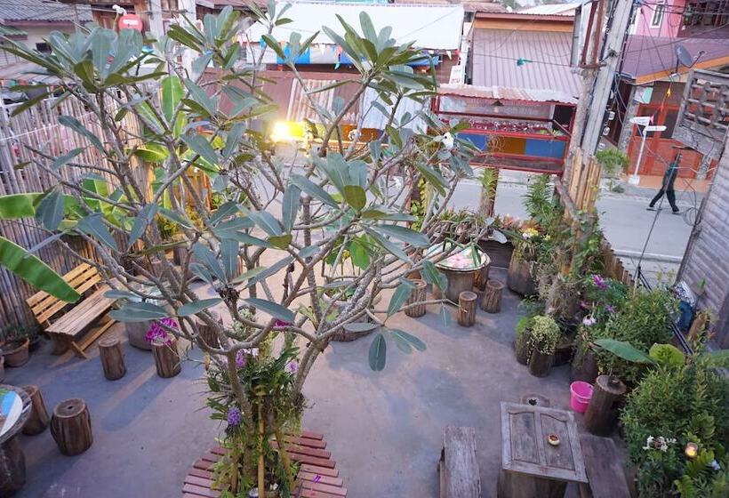 ホテル Chiangkhan Modern Home