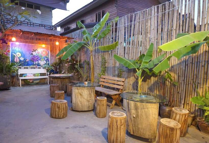 هتل Chiangkhan Modern Home
