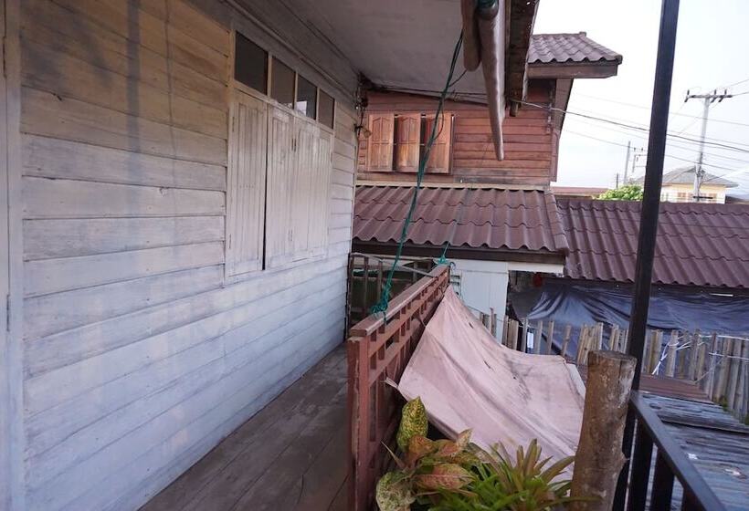 ホテル Chiangkhan Modern Home