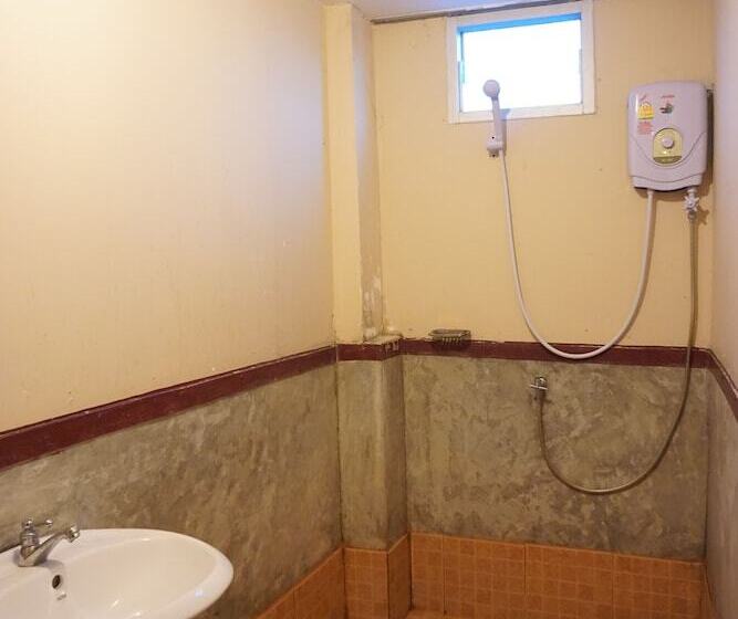 ホテル Chiangkhan Modern Home