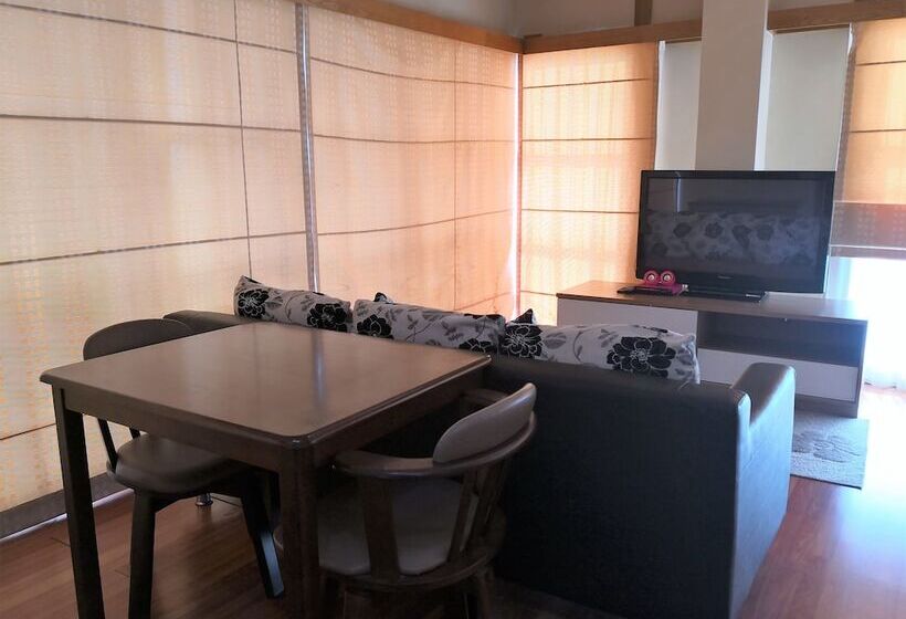 בית מלון כפרי Choke Set Thee House