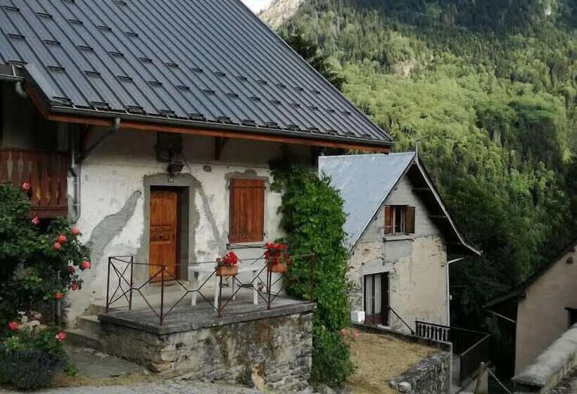 Отель Hôtel Les Cimes