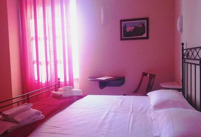 בית מלון כפרי Il Castello Di Bubbio