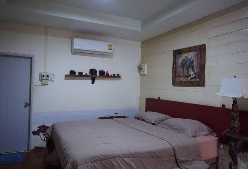 호텔 Innlhong Home Lampang