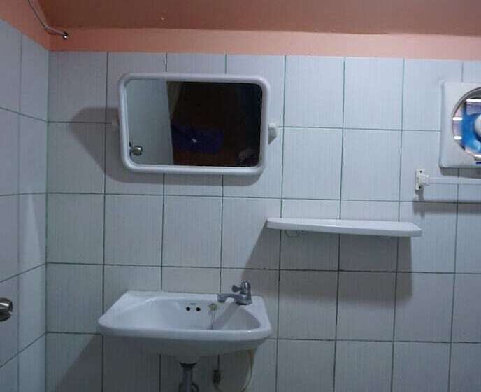 호텔 Innlhong Home Lampang