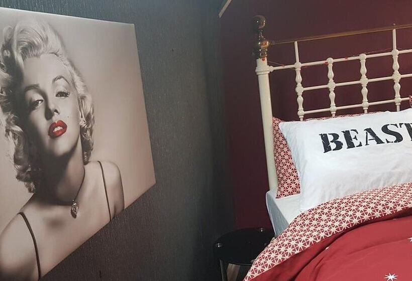 فندق John Wayne Lodge