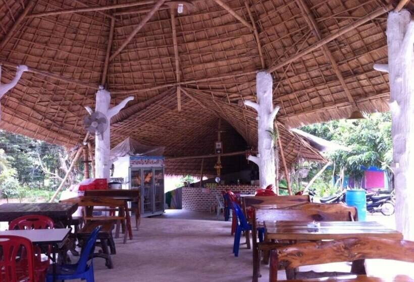 Отель Kalakrungnung Train And Camp