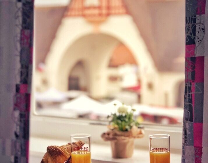 Отель Les Arcades