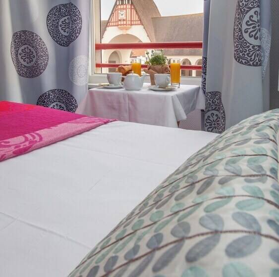 Отель Les Arcades