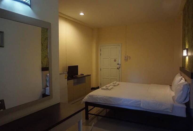 호텔 Lomthong Place