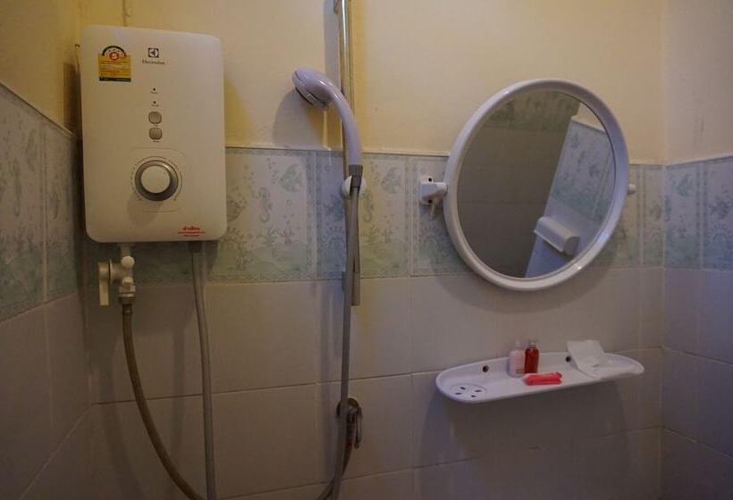 호텔 Lomthong Place