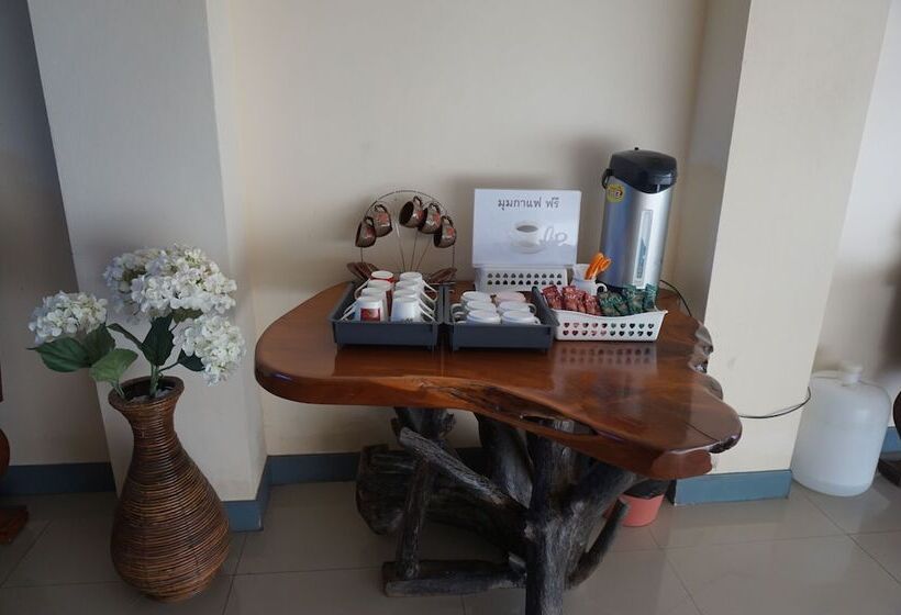 호텔 Lomthong Place