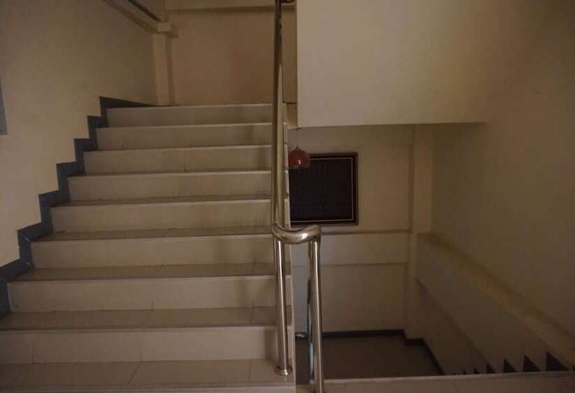 호텔 Lomthong Place