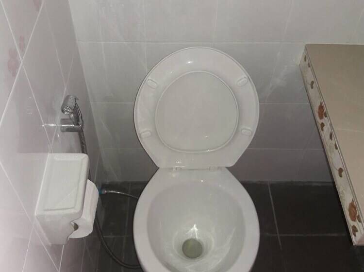 בית מלון כפרי Lopburitown