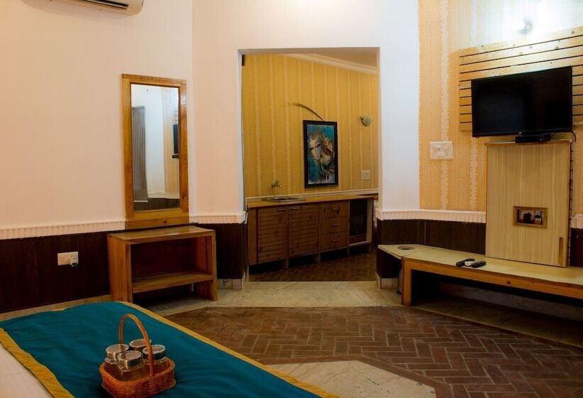 호텔 Master Farms Resort, Zirakpur