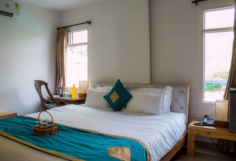 호텔 Master Farms Resort, Zirakpur