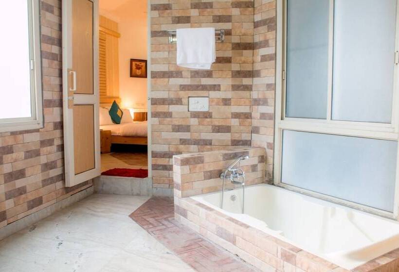 호텔 Master Farms Resort, Zirakpur