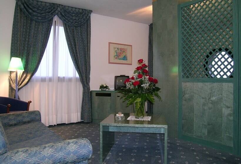 فندق Miceneo Palace