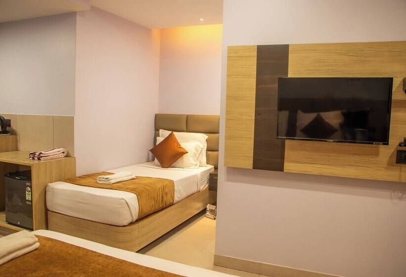 Отель Om International