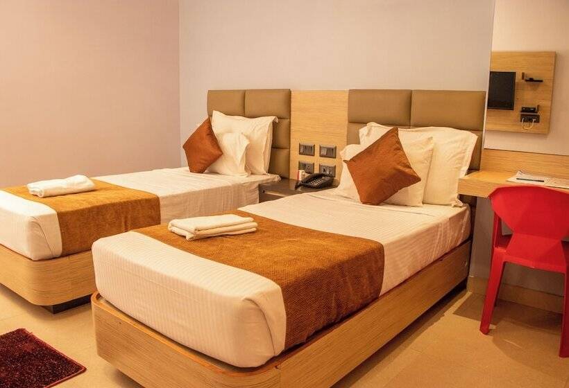 Отель Om International