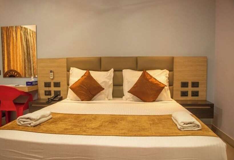 Отель Om International