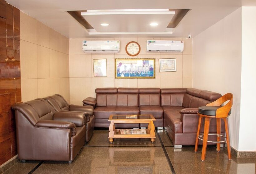 Отель Om International