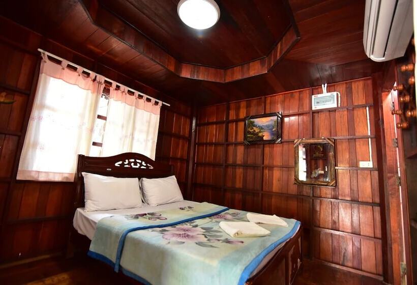 בית מלון כפרי Petch Jed Sao Noi Resort