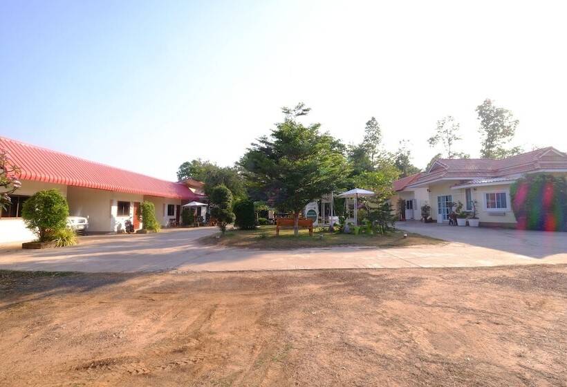 בית מלון כפרי Prompong Resort Mukdahan