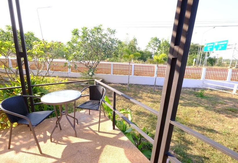 בית מלון כפרי Prompong Resort Mukdahan