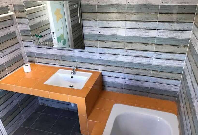 בית מלון כפרי Red Heart Resort