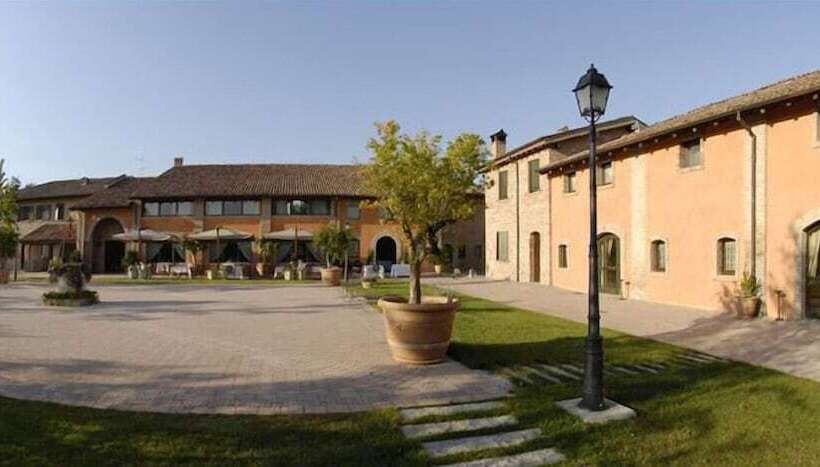 בית מלון כפרי Relais Cascina Scottina