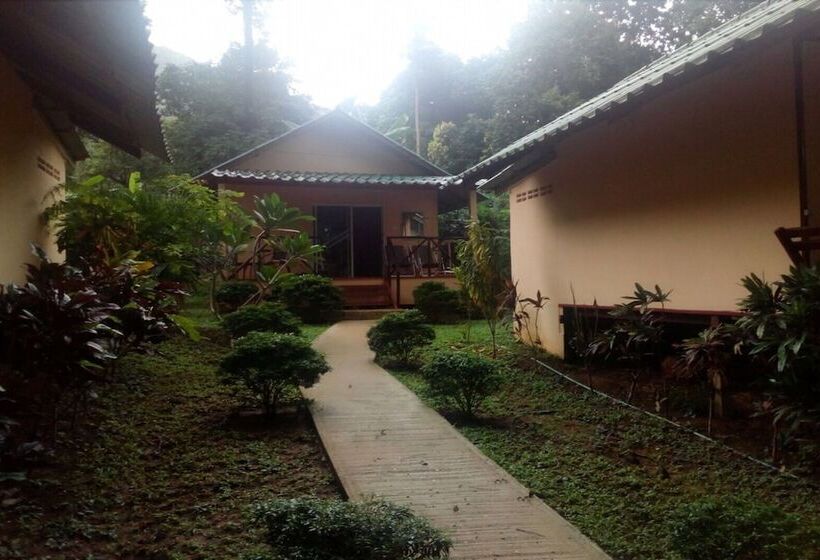 בית מלון כפרי Saint Tropez Resort