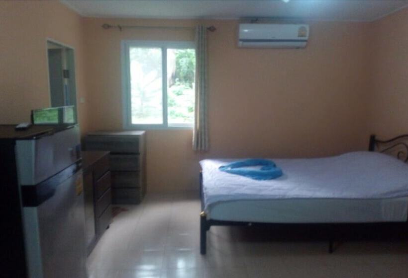 בית מלון כפרי Saint Tropez Resort