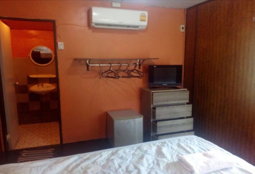 בית מלון כפרי Saint Tropez Resort