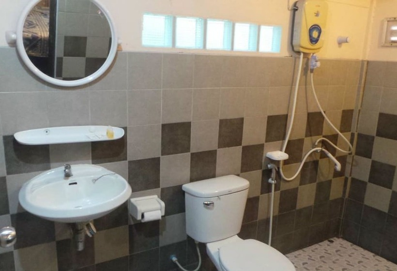 בית מלון כפרי Saint Tropez Resort