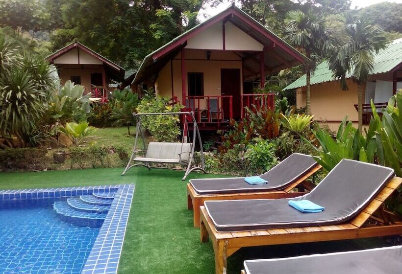 בית מלון כפרי Saint Tropez Resort