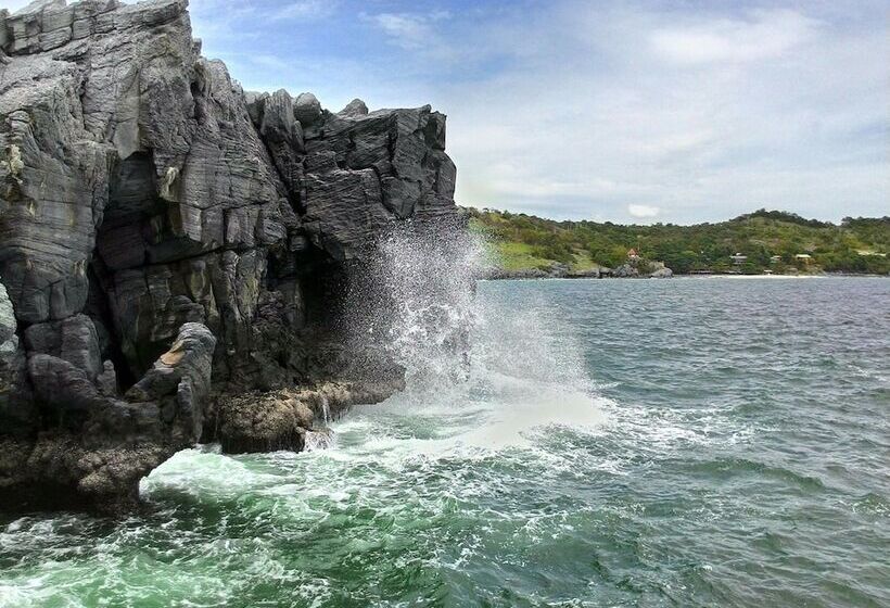 Отель Tam Pang Beach Resort