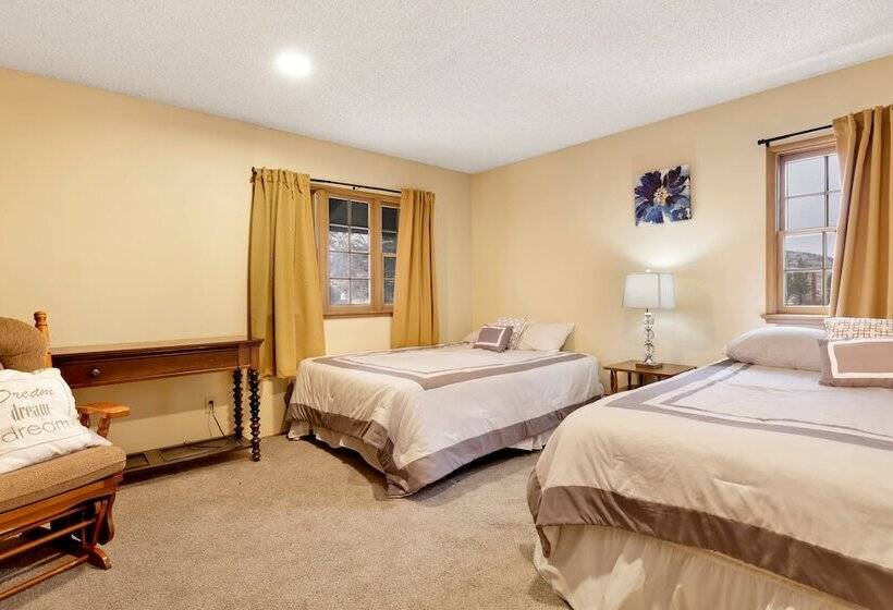 בית מלון כפרי The Bell Tower #1996