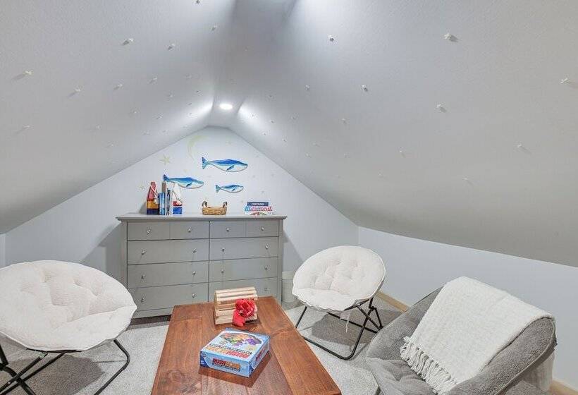 Idyllic Eastbrook Cabin: Lake Access, Near Acadia!