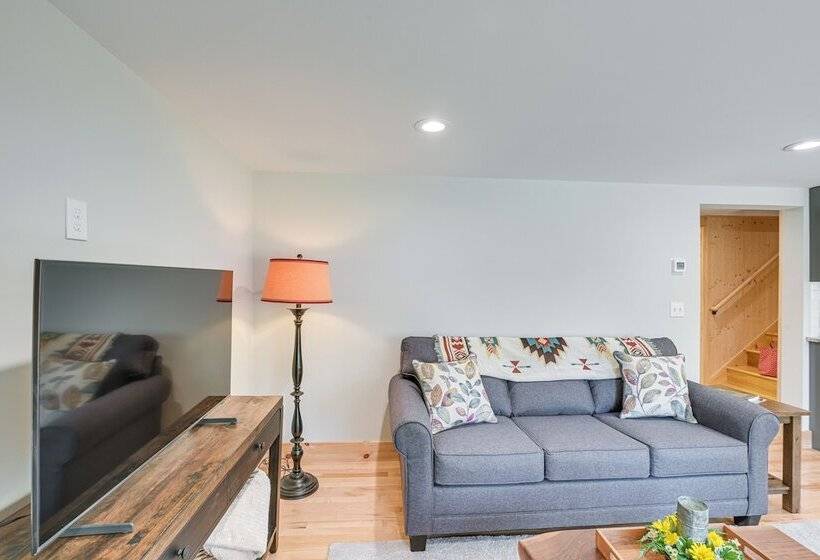 Idyllic Eastbrook Cabin: Lake Access, Near Acadia!