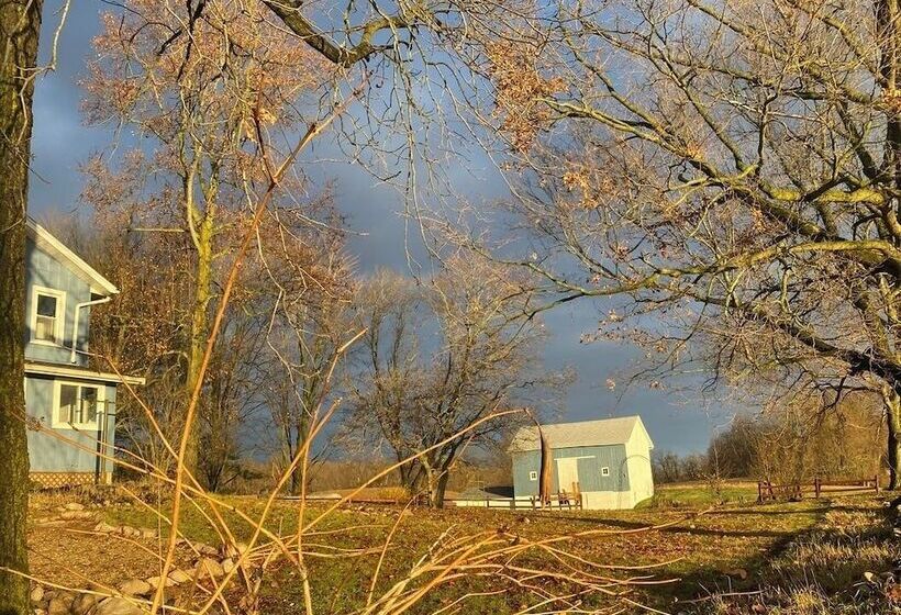 Inn Between The Lakes