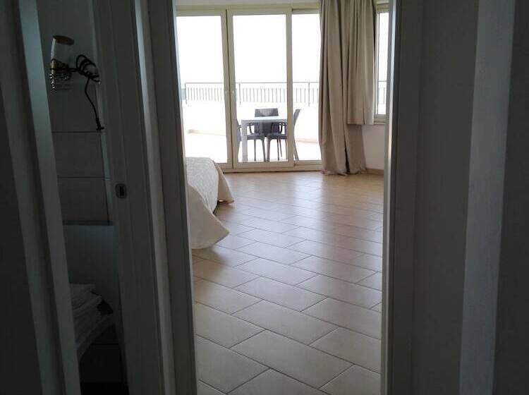 La Nave Sul Mare Di Taormina B&b