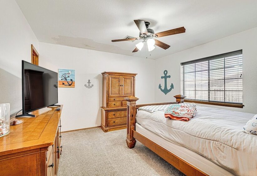 Lake Havasu City Home W/ Patios & Saltwater Pool!